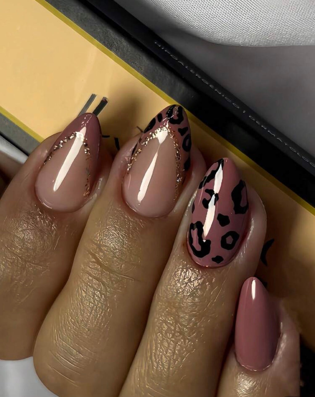 Almond-Shaped Leopard Print Press-on Nails