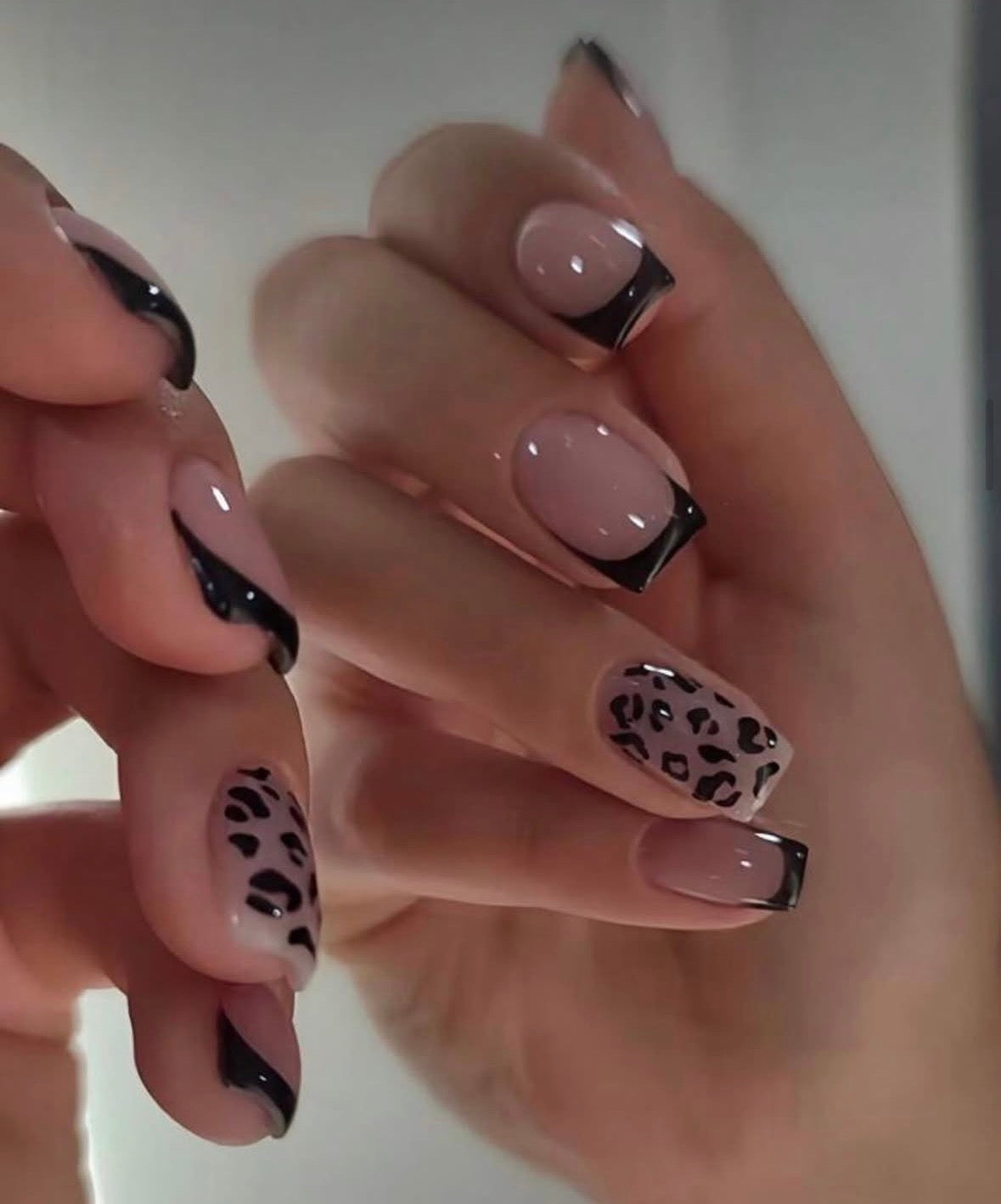 24 Pcs Medium Square Black French tip press-on nails with leopard print accents