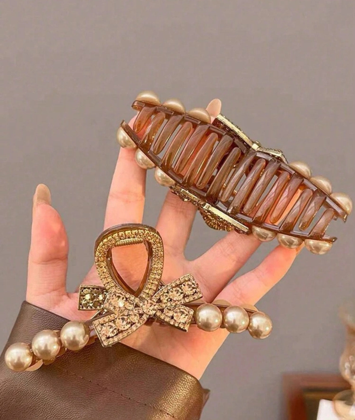 Vintage Pearl Bow Claw Clip