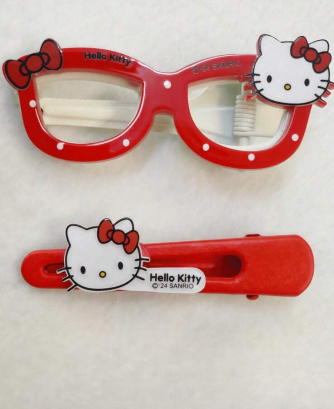 Hello Kitty Themed Clips - Red