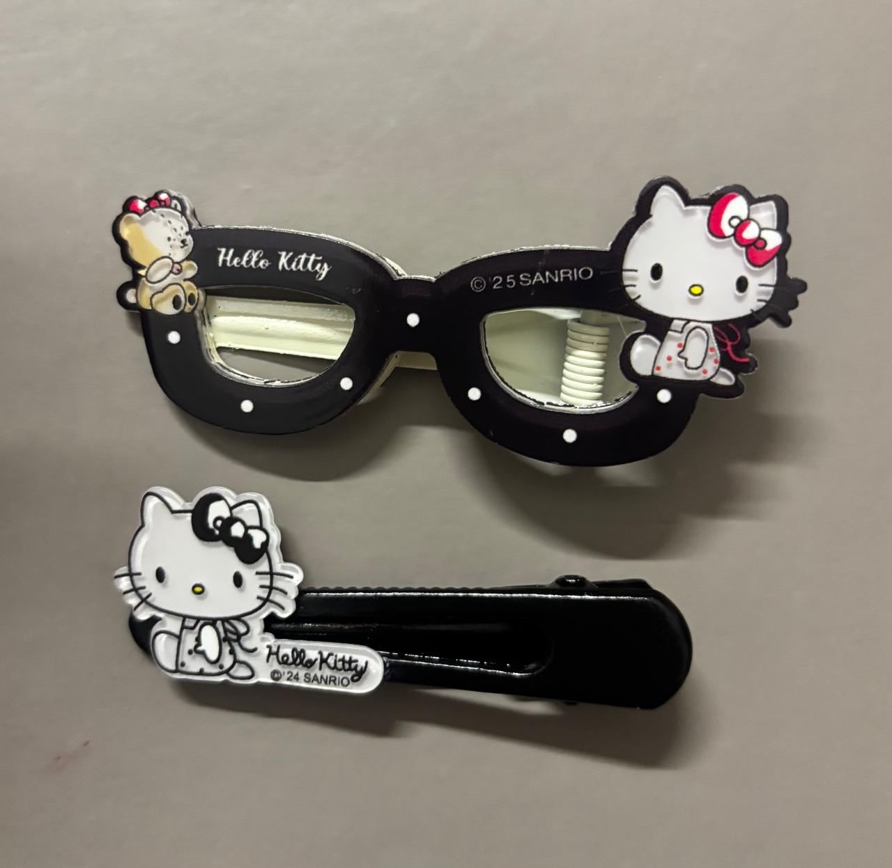 Hello Kitty Themed Clips - Black