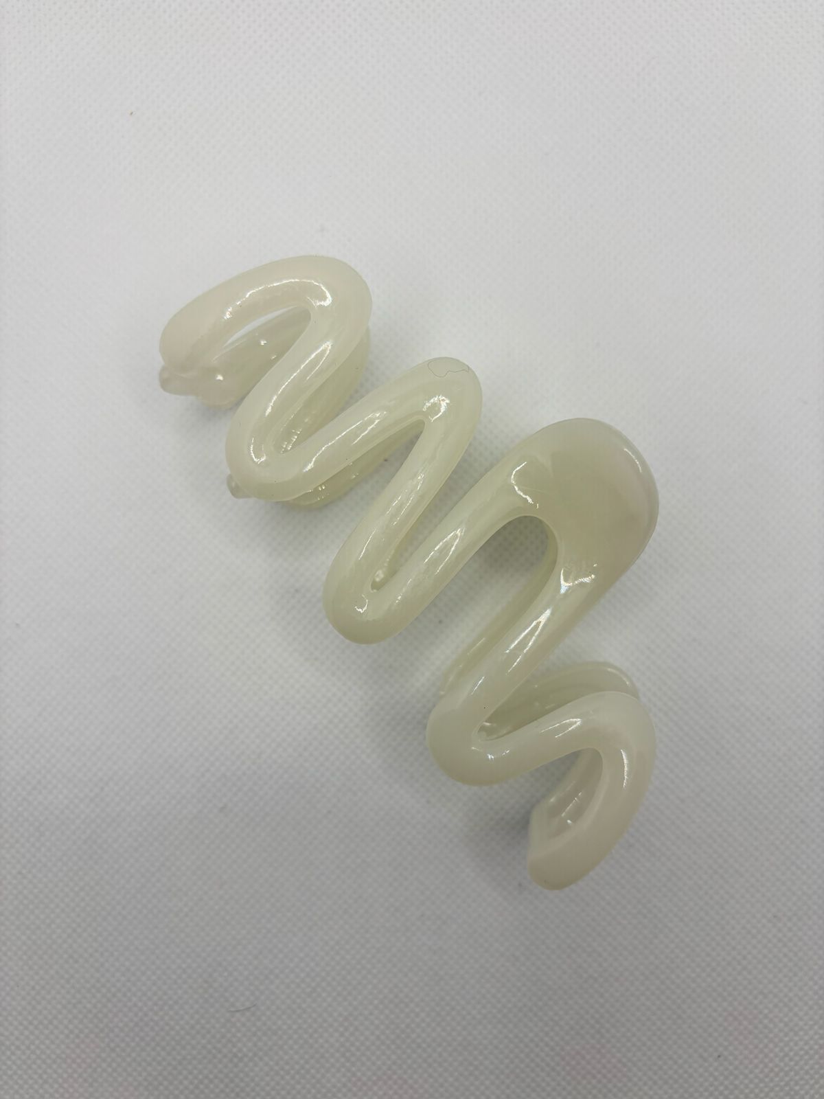 Ivory Wave Hair Claw